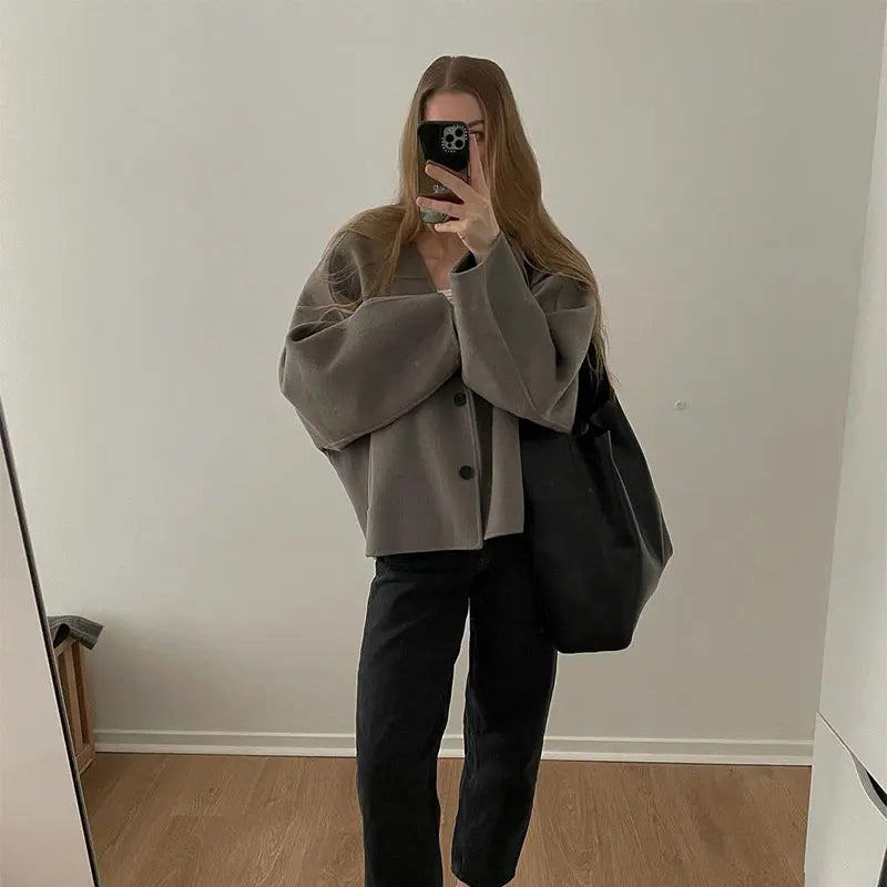 Amethyst | Elegant Långärmad Kappa med Fickor – Mysig Design 8