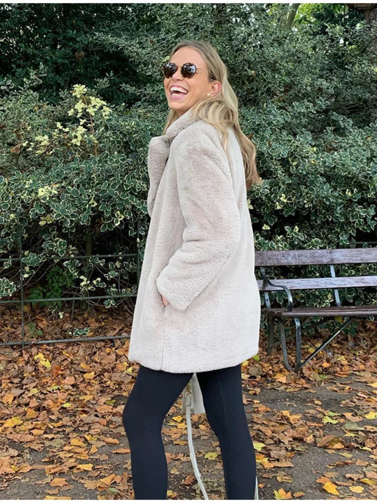 Azalea | Lyxig Faux Pälsrock För Eleganta Vinterlooks 3