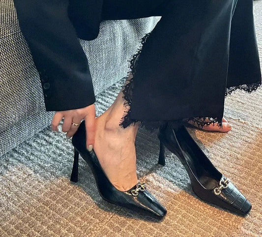 Eloise | Eleganta Metallspännskor Stiletthäl För Komfort Och Stil 1