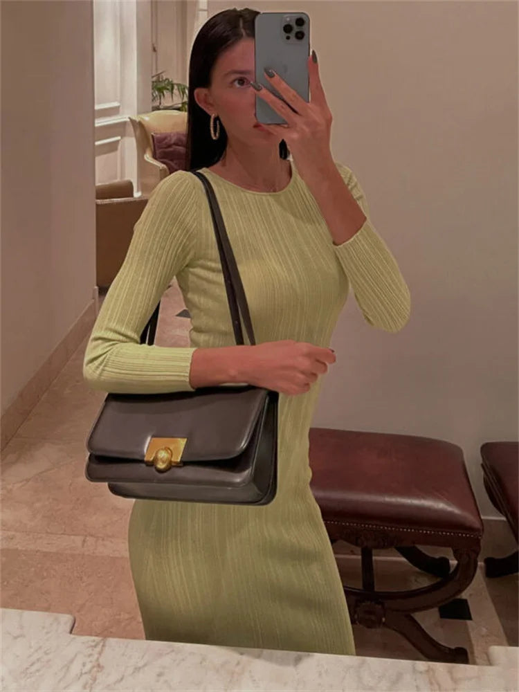 Hillary | Elegant Långärmad Maxiklänning – Smal Passform för Tidlös Stil 6