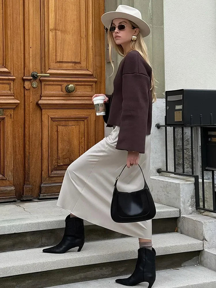 Anabelle | Stickad Kofta Med V-Ringning – För Stil Och Komfort 3