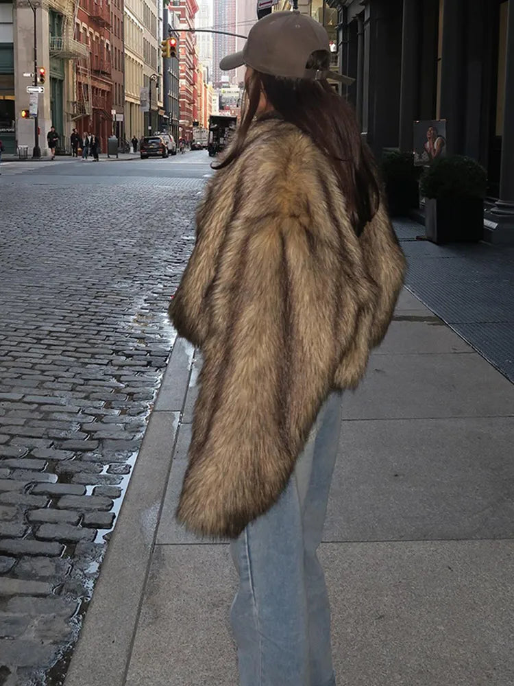 Cath | Lyxig Fuskpälsrock – Elegant Vinterlook och Komfort 2