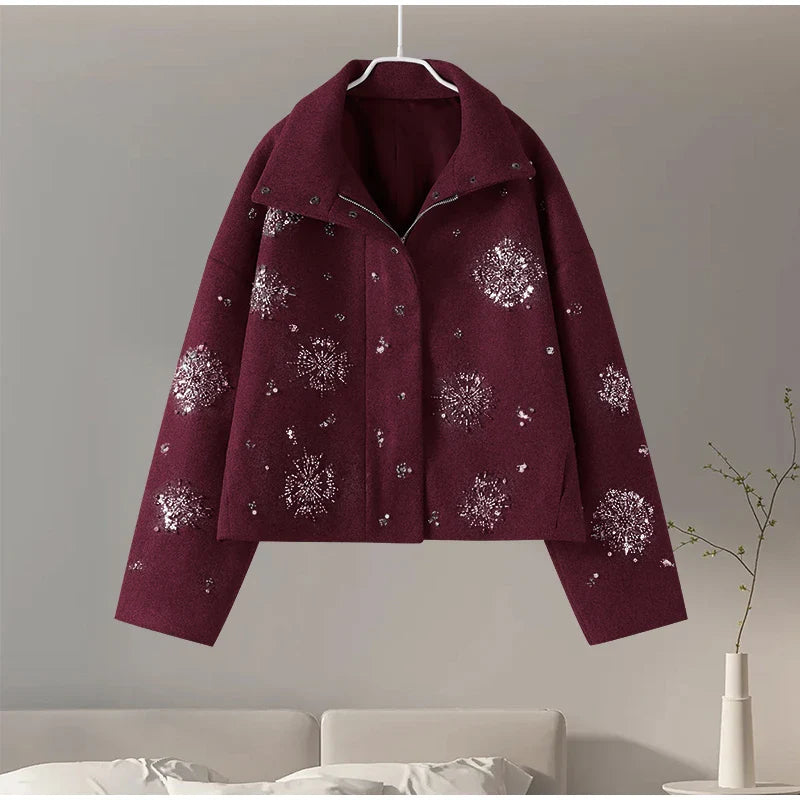 Gavrielle | Lyxig Kappa – Eleganta Pärldetaljer För Imponerande Look 9