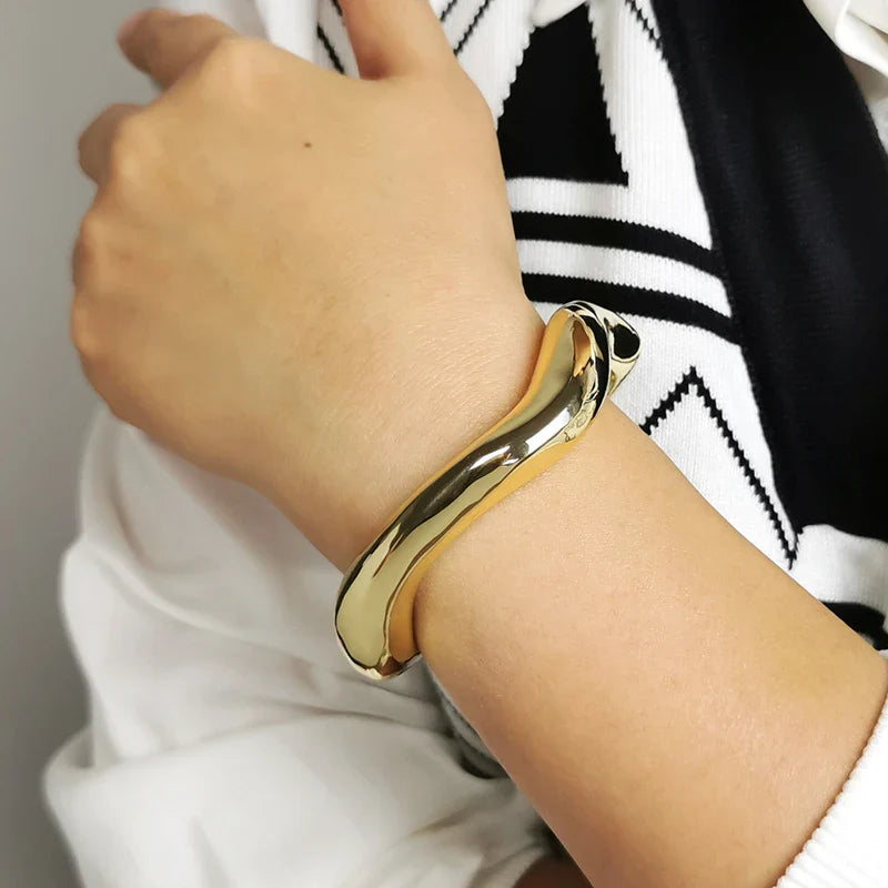 Blom | Gotiskt Brett Armband – Oregelbunden Unik Design För Djärv Look 3