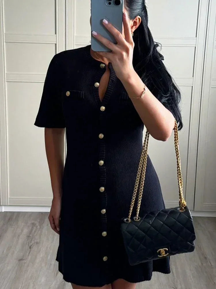 Guevie | Elegant Svart Miniklänning – För Tidlös Stil Och Komfort 4