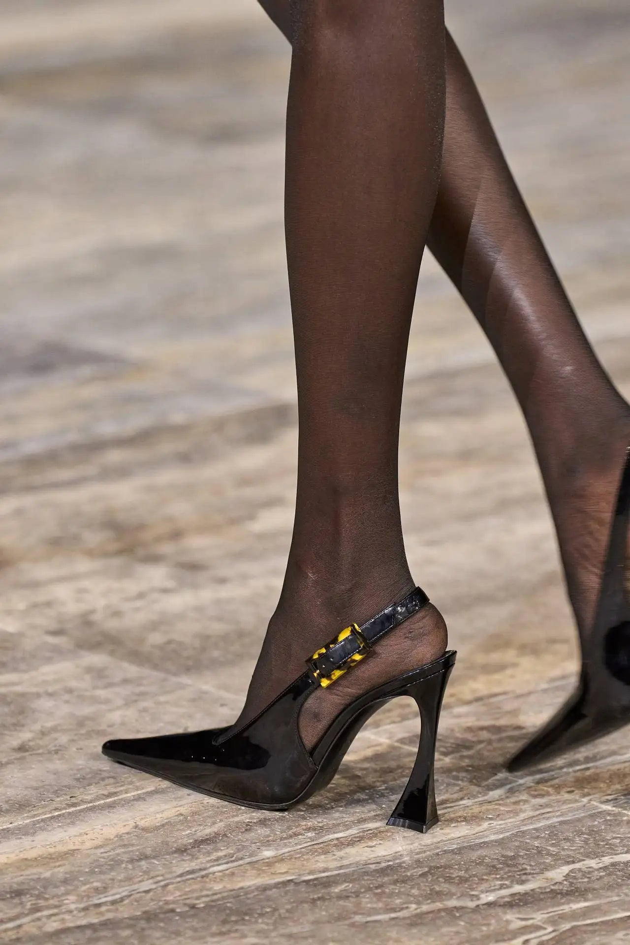 Clemen | Eleganta Dam Sandaler – Patentläder för Stiliga Tillfällen 6