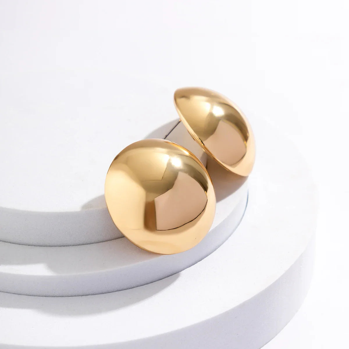 Berenice | Stora Runda Örhängen – Metall för En Modern Stil 6