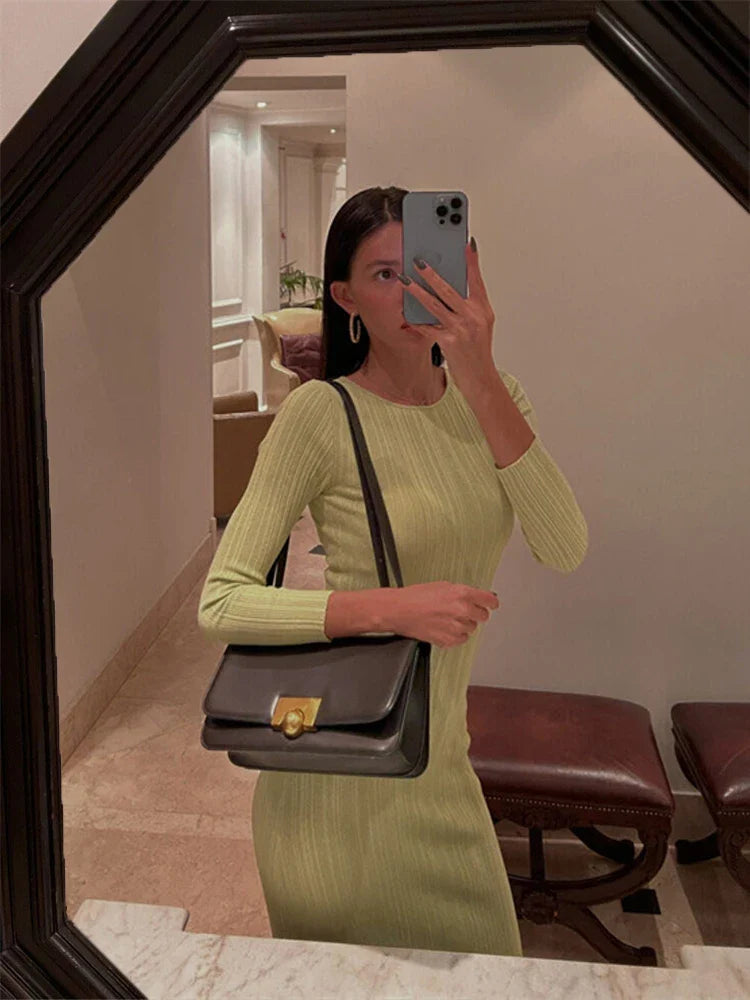 Hillary | Elegant Långärmad Maxiklänning – Smal Passform för Tidlös Stil 3