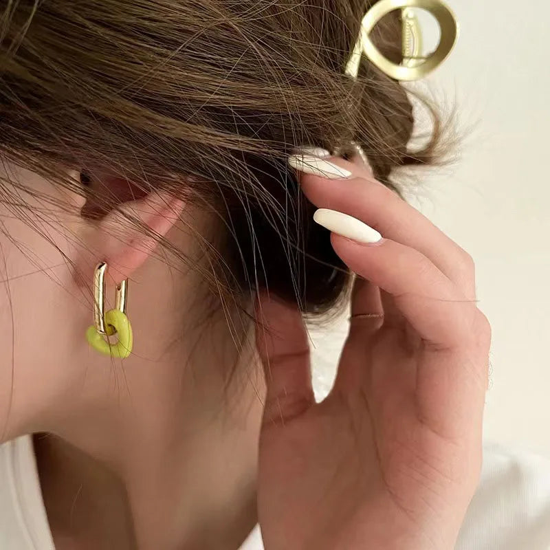 Bettie | Vinröda Hjärtformade Hängörhängen – Romantisk Stil 11