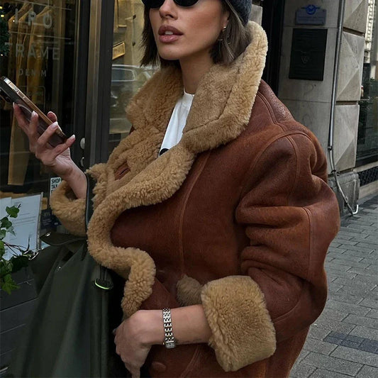 Criselle | Trendig Lapeljacka – Unik Design För Avslappnade Tillfällen 1