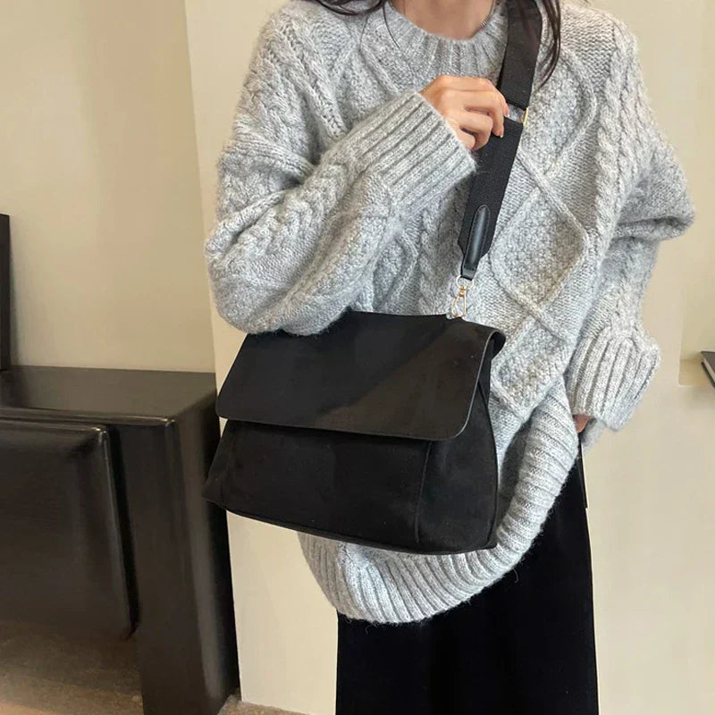 Annika | Vintage Axelväska Dam – Mocka med Justerbar Rem för Tidlös Elegans 3