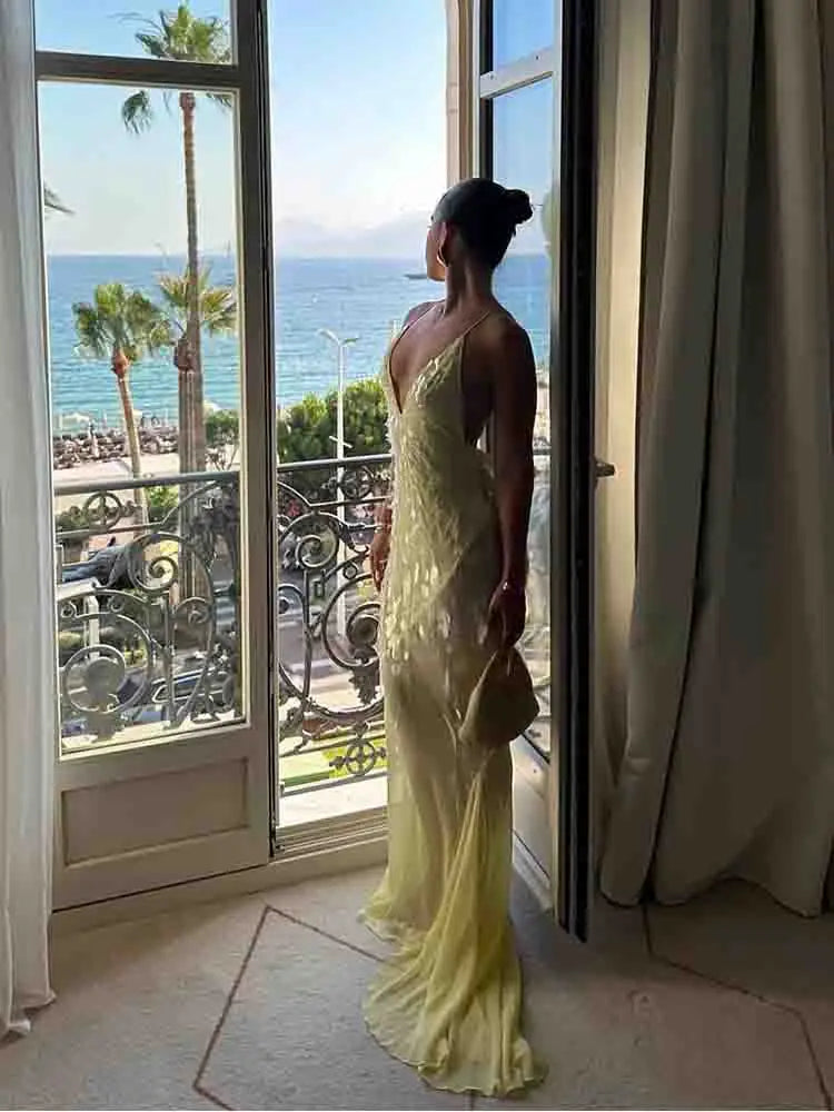 Helmina | Glamourös Maxiklänning Dam – Paljetter Halterhalsdesign 2