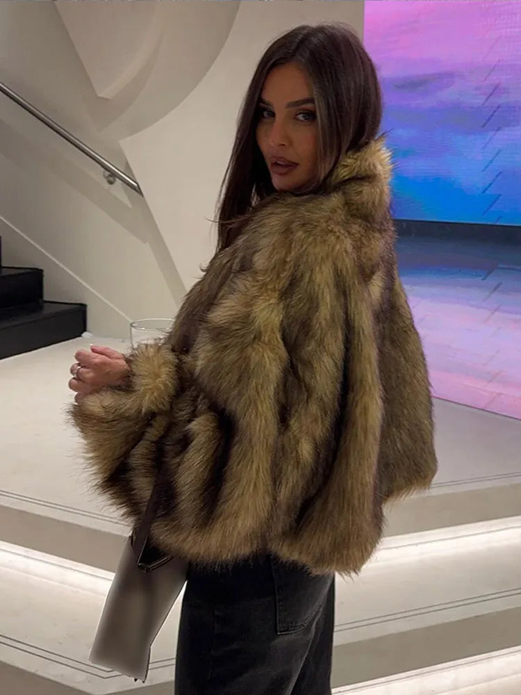 Cath | Lyxig Fuskpälsrock – Elegant Vinterlook och Komfort 3