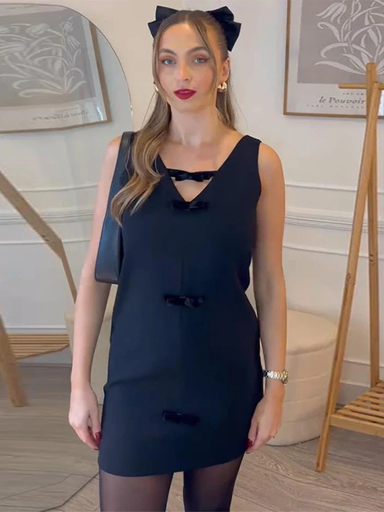 Xenobia | Elegant Svart Bågetankklänning För Kvinnor – Perfekt För Alla Tillfällen 3