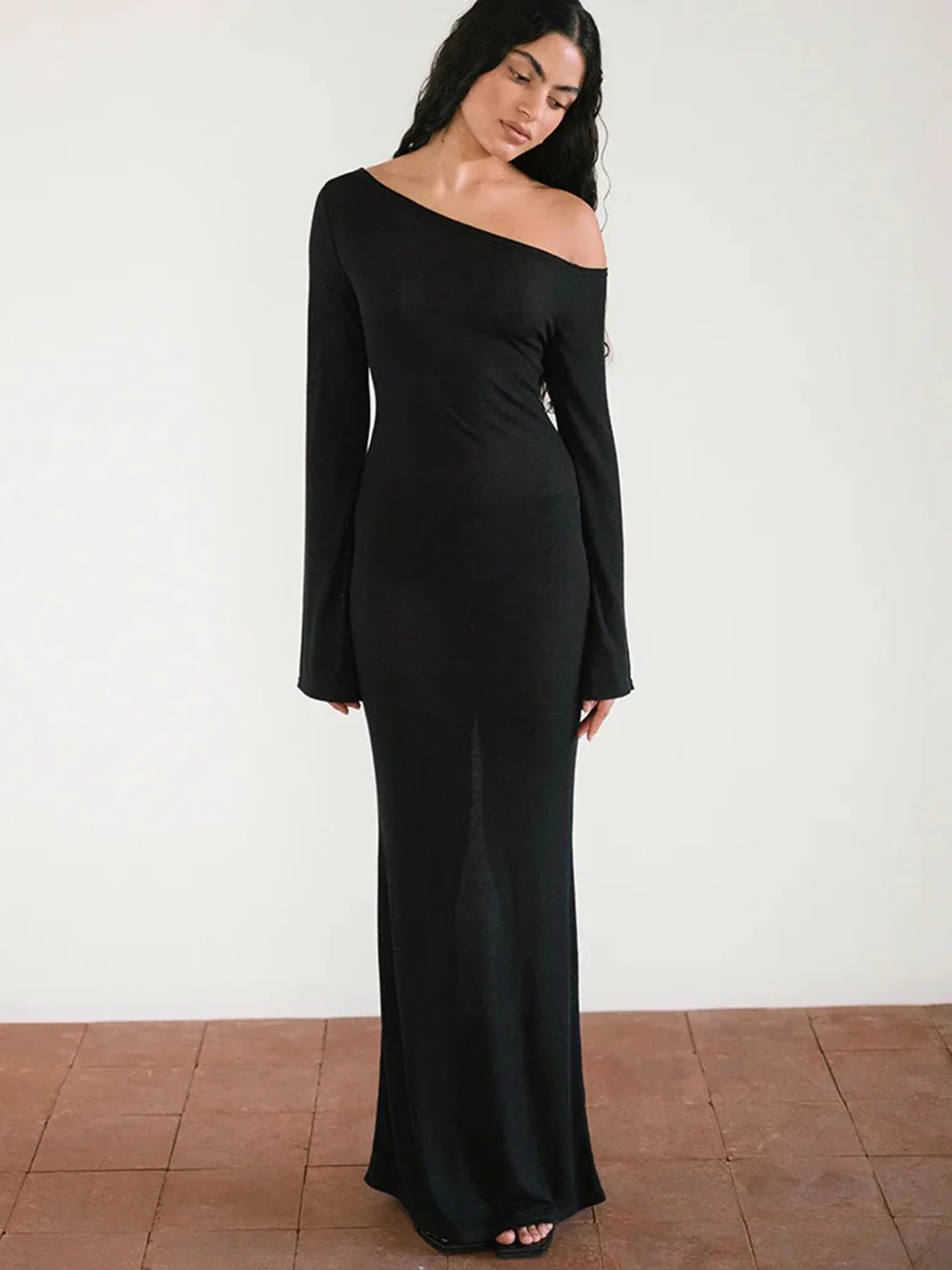 Viridis | Elegant Klänning Dam – Snedskuren Halsringning för Fest och Vardag 7