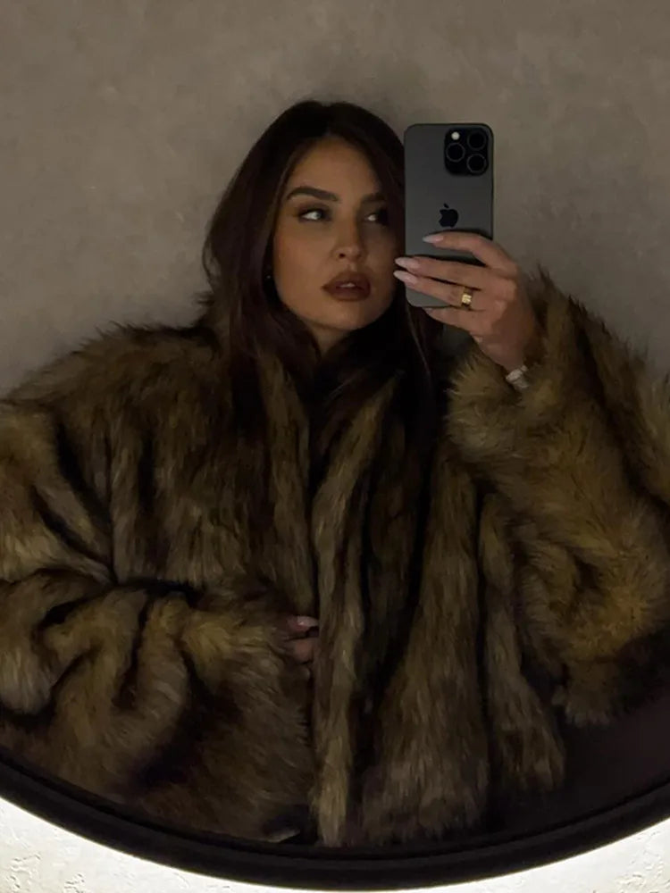 Cath | Lyxig Fuskpälsrock – Elegant Vinterlook och Komfort 4