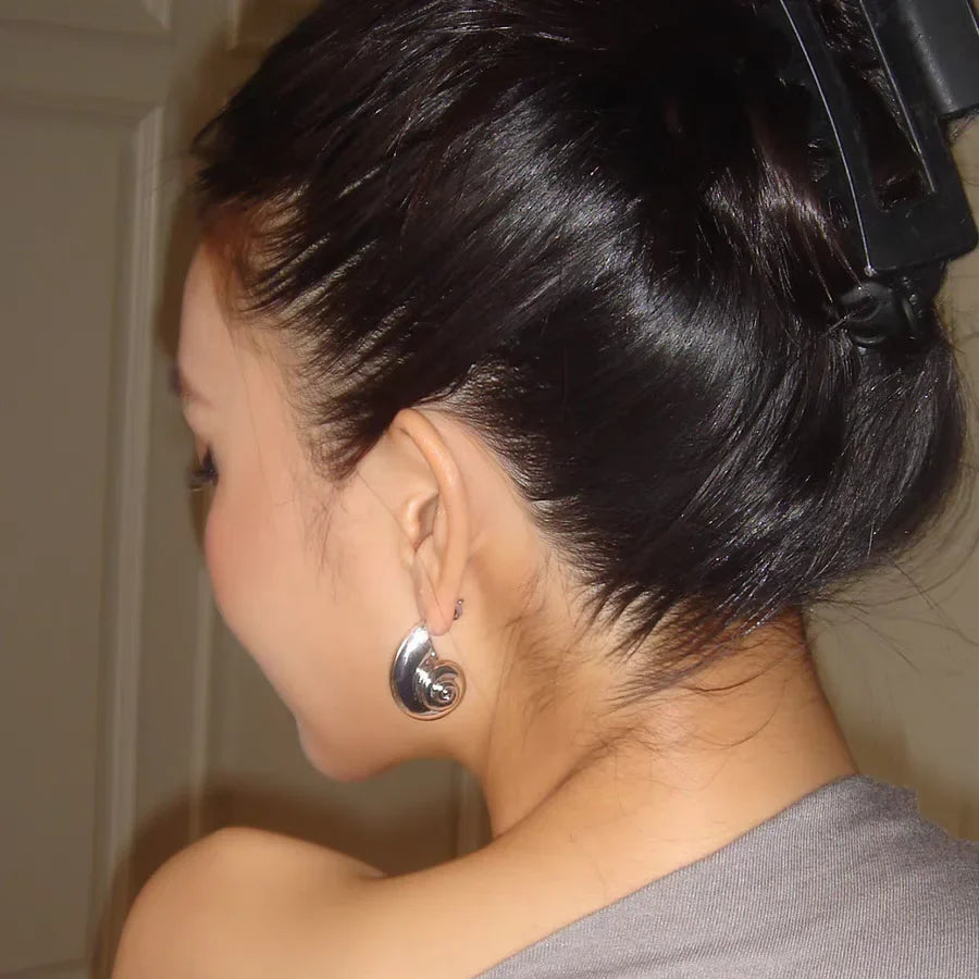 Blyana | Unika Snigel Conch Örhängen – För En Lekfull Look 5