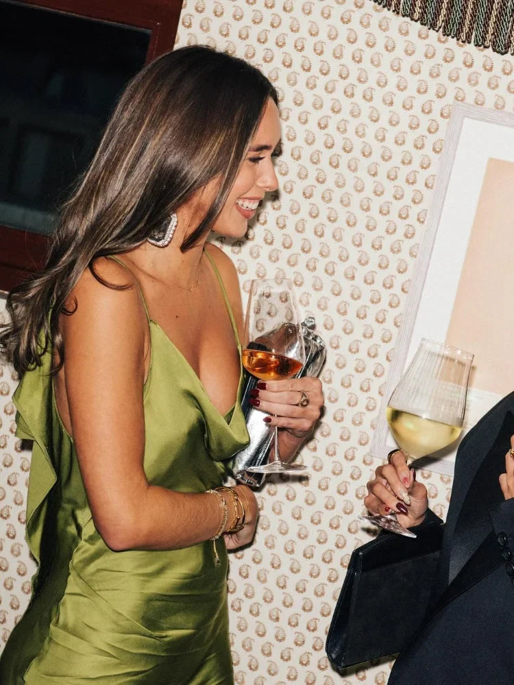 Zahra | Elegant Grön Rygglös Klänning – Satin För Bröllop Och Fest 1