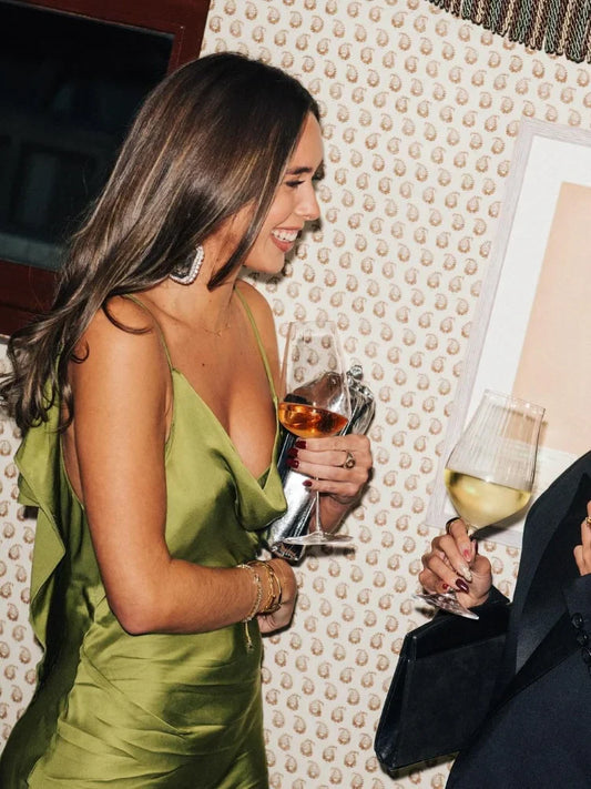 Zahra | Elegant Grön Rygglös Klänning – Satin För Bröllop Och Fest 1