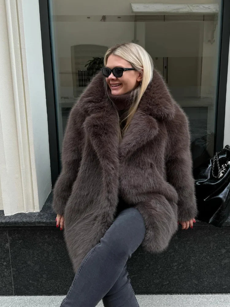 Clarabelle | Elegant Faux Päls Kappa För Kvinnor – Varm och Lyxig Design 2