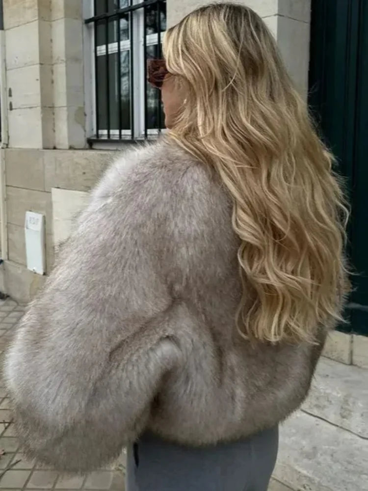 Chia | Lyxig Kort Faux Pälsrock – Tjock Plyschig Yta För Kallt Väder 2