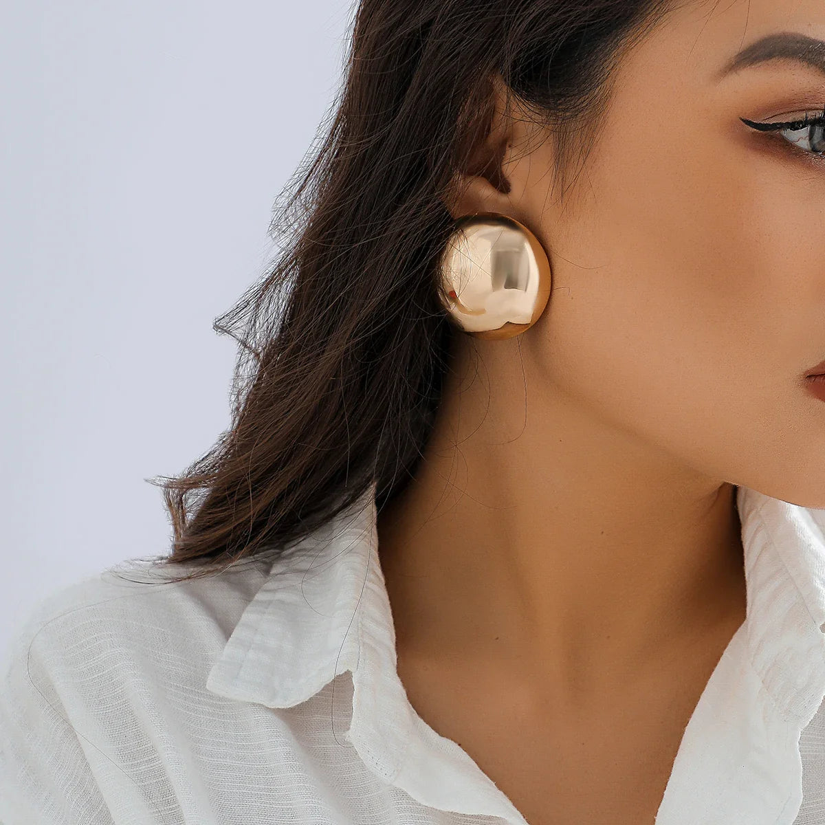 Berenice | Stora Runda Örhängen – Metall för En Modern Stil 2