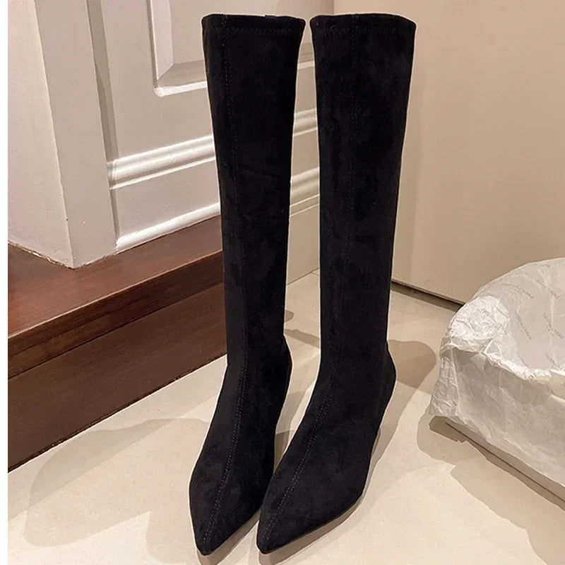 Thalia | Eleganta Leopardklackar i Mocka – Djärv Stil och Komfort 7