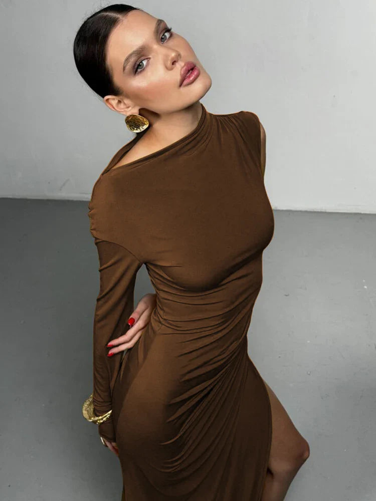 Kinsley | Elegant Klänning – Asymmetrisk Design och Modern Krage 3