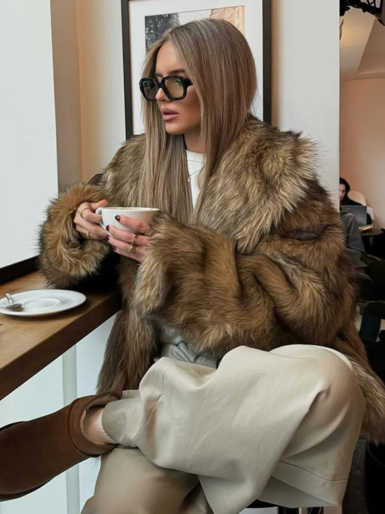 Callie | Elegant Pälsjacka Dam – Mjuk Plysch med Full Ärmar För Vinter 5
