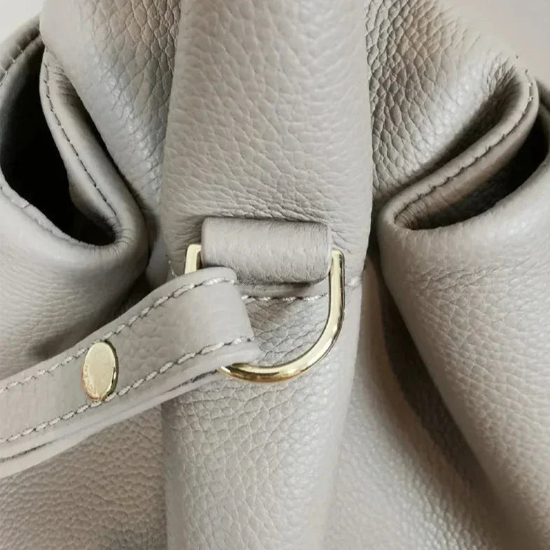 Ria | Stor Svart Handväska Dam – Handgjort Veganskt Läder för Stil och Funktion 14