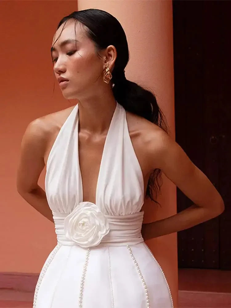 Xina | Elegant A-Linjeklänning Med Djup V-Ringning Och Pärldetaljer För Eleganta Tillfällen 1