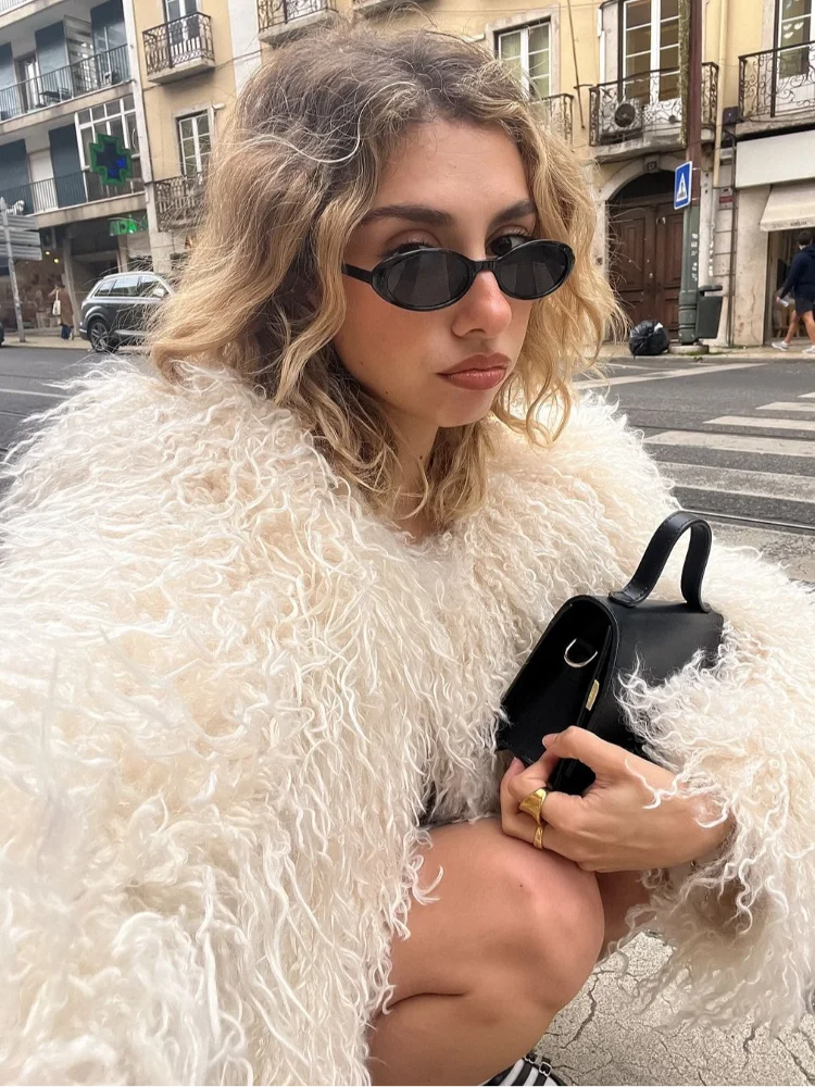 Carolina | Kort Kappa Dam – Mjuk Faux Päls för Stil och Komfort 6