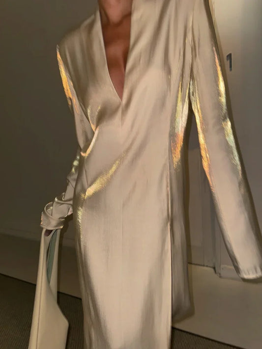 Gwynneth | Elegant Glänsande Slitsklänning – För Stilsäker Komfort 1