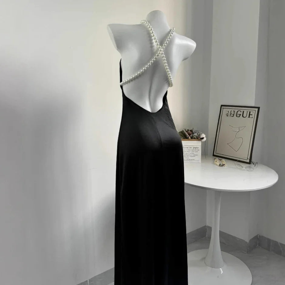 Graziana | Elegant Rygglös Klänning – Halter Neck för Fest och Bröllop 3