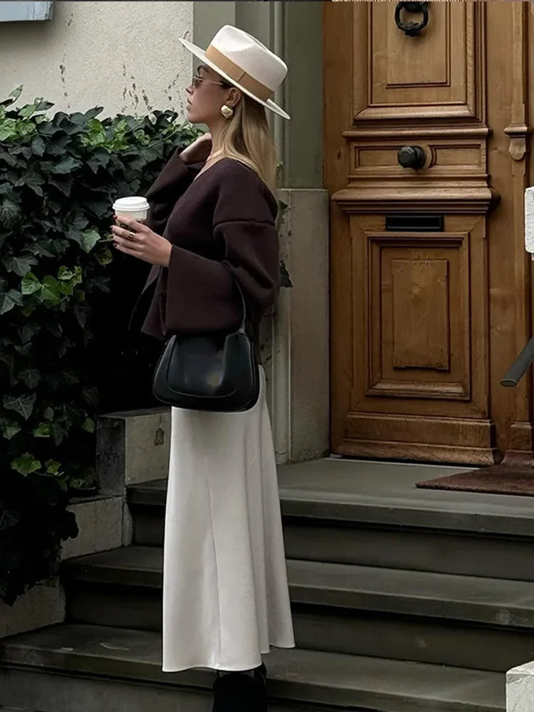 Anabelle | Stickad Kofta Med V-Ringning – För Stil Och Komfort 2