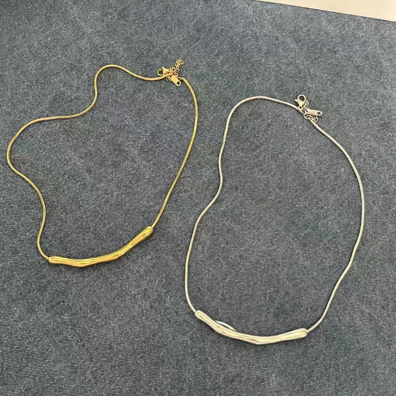 Brigitta | Minimalistiskt Benbenhalsband – Sofistikerad Stil 5