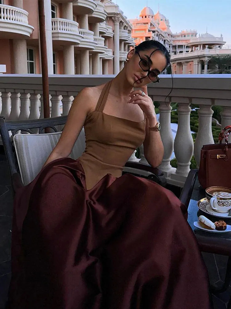 Ivy | Elegant Vintage Klänning Dam – Halterhalsring Och Unika Lapptäckningsdetaljer 3