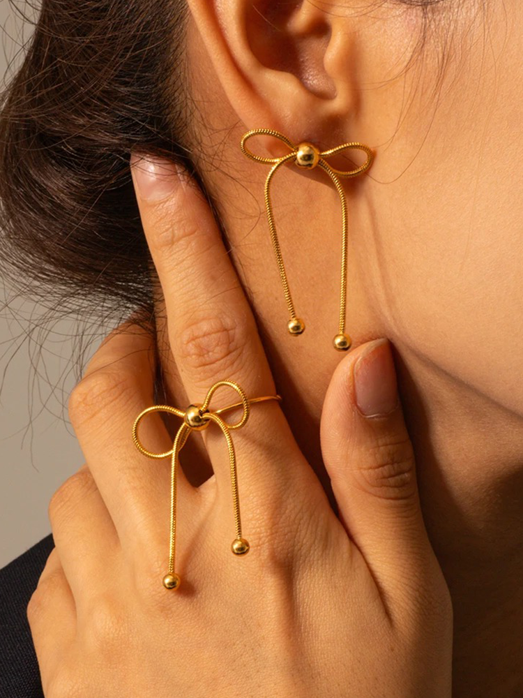 Sabrie | Eleganta Guldörhängen – Tidlös Design för Varje Tillfälle 1