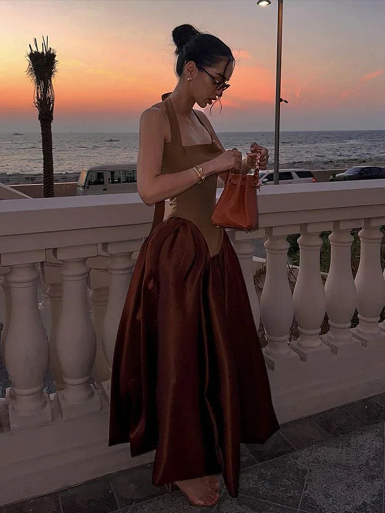 Ivy | Elegant Vintage Klänning Dam – Halterhalsring Och Unika Lapptäckningsdetaljer 4