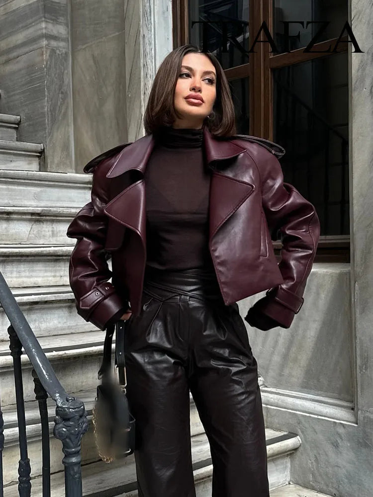 Elodia | Elegant Jacka – Tidlös Design Och Stilren Krage 4