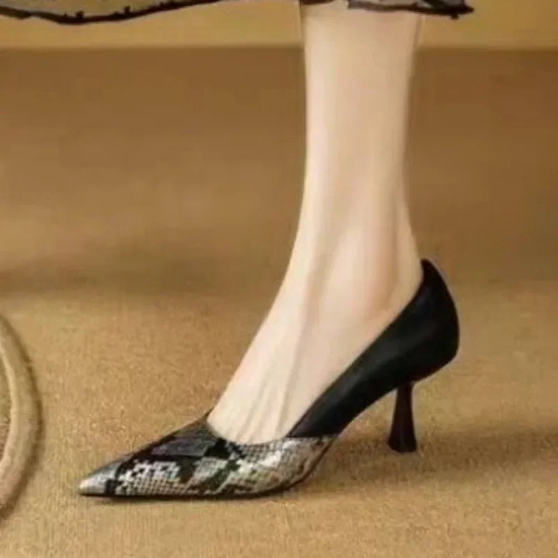 Anerhia | Eleganta Svarta Höga Klackar – Ormtryck För Stil Och Komfort 6