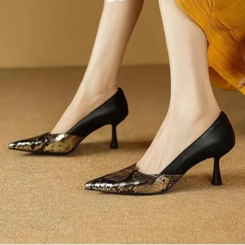 Anerhia | Eleganta Svarta Höga Klackar – Ormtryck För Stil Och Komfort 3