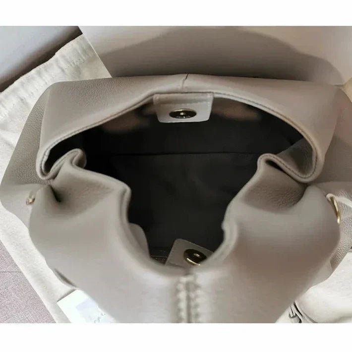 Ria | Stor Svart Handväska Dam – Handgjort Veganskt Läder för Stil och Funktion 15