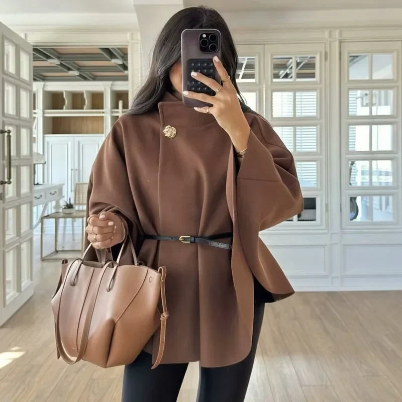 Zoey | Trendig Beskuren Kappjacka – Modern Silhuett För Vardags- Och Festbruk 1