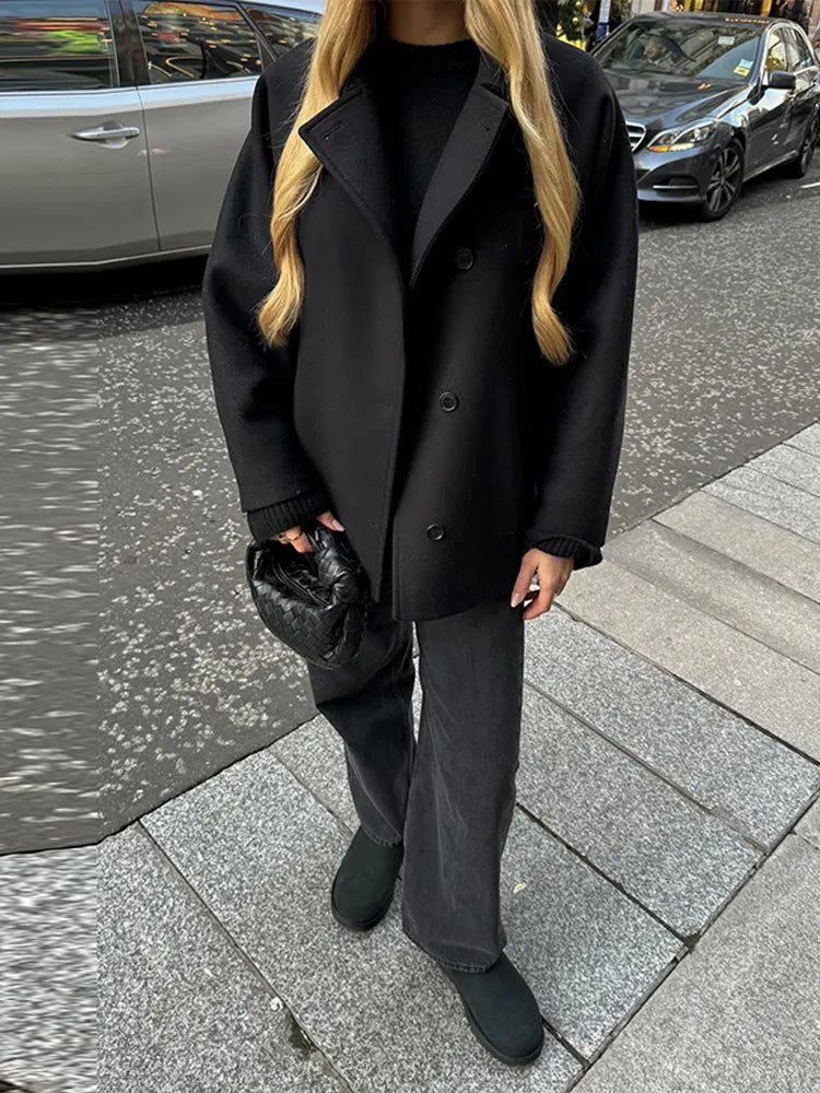 Rhiannon | Retro Dubbelbröst Kappa – Tidlös Elegans och Smickrande Silhuett 5