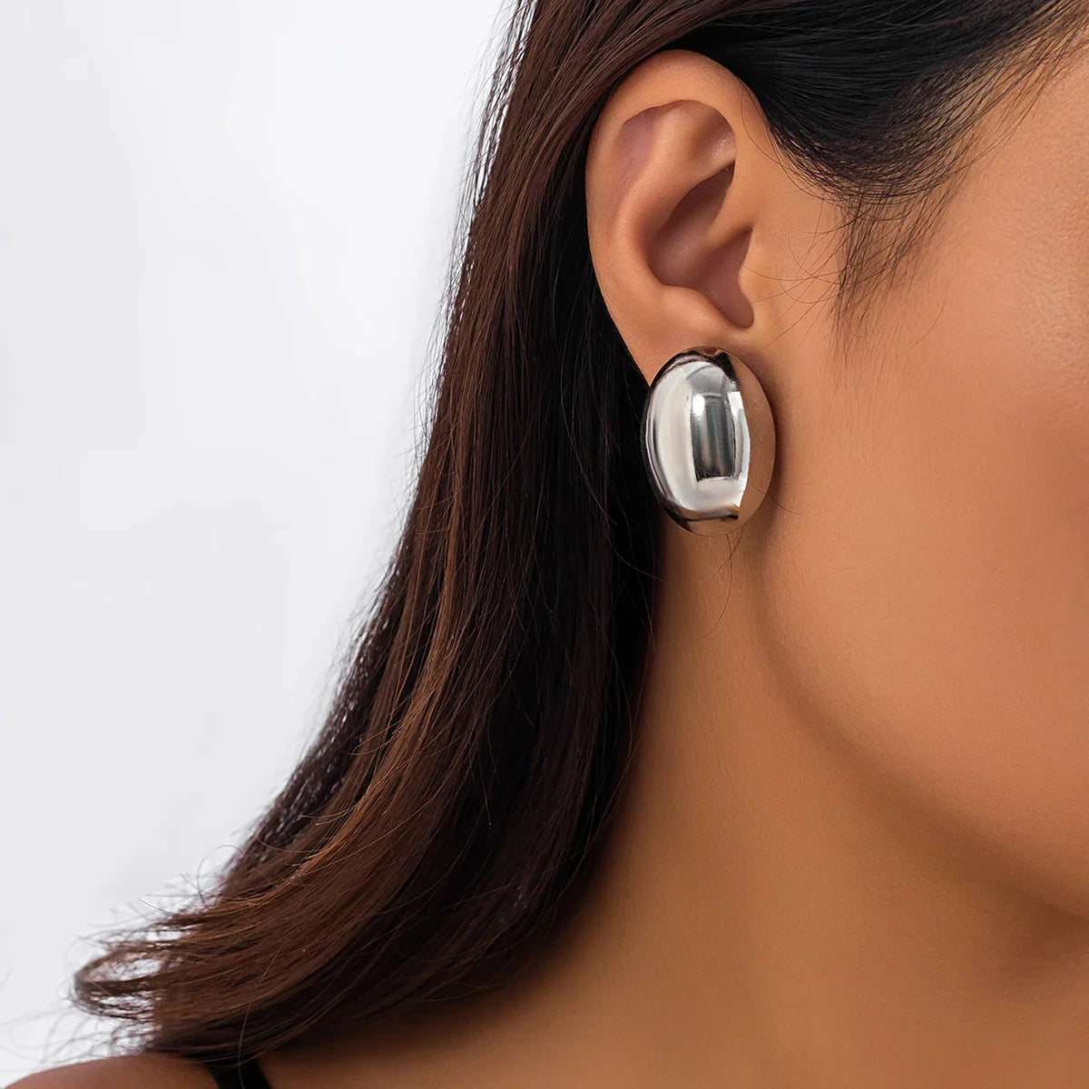 Berenice | Stora Runda Örhängen – Metall för En Modern Stil 7