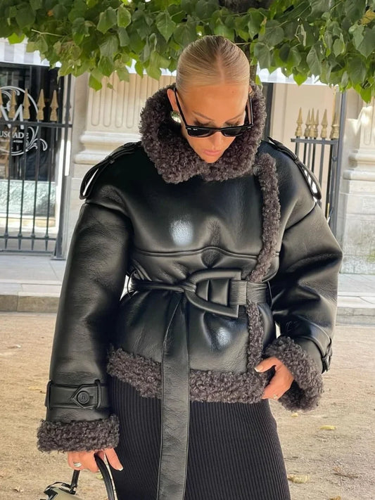 Camilla | Elegant Vinterrock Herr – Läder För Stil Och Värme 1