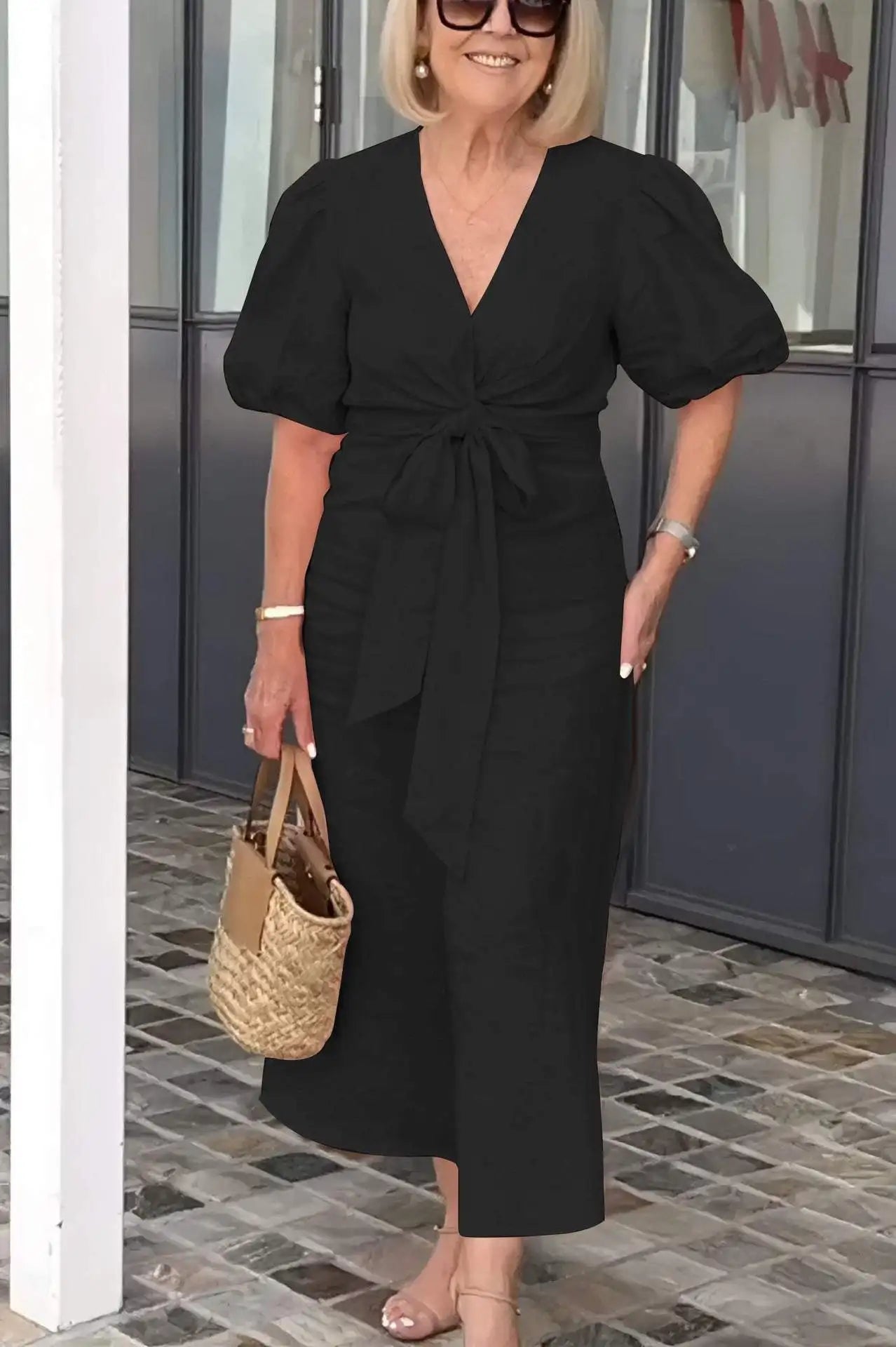 Esther | Vit Klänning Dam – V-Ringning Med Eleganta Spetsdetaljer 5