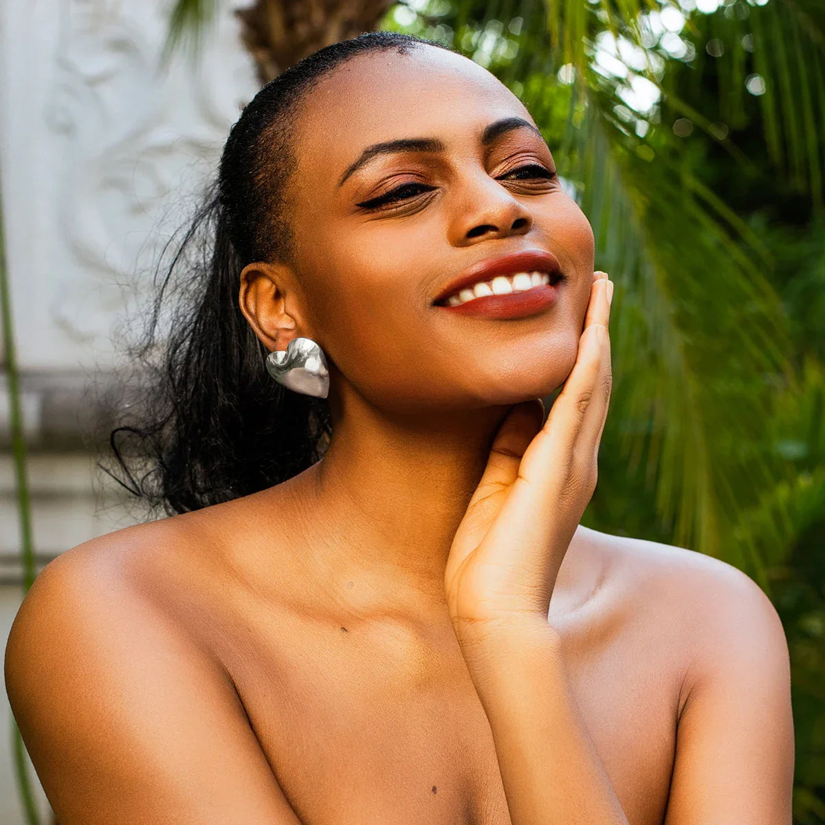 Berenice | Stora Runda Örhängen – Metall för En Modern Stil 16