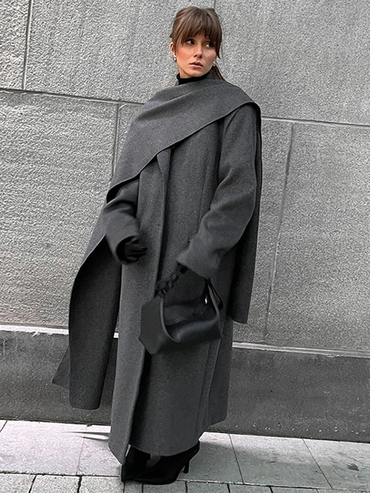 Raquel | Tidlös Grå Kappa – Retro Design För Eleganta Tillfällen 4